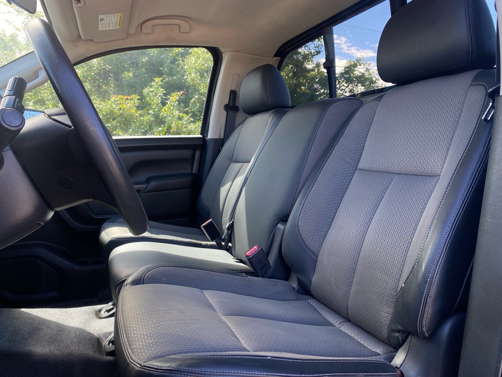 2017 Nissan Titan Image 5