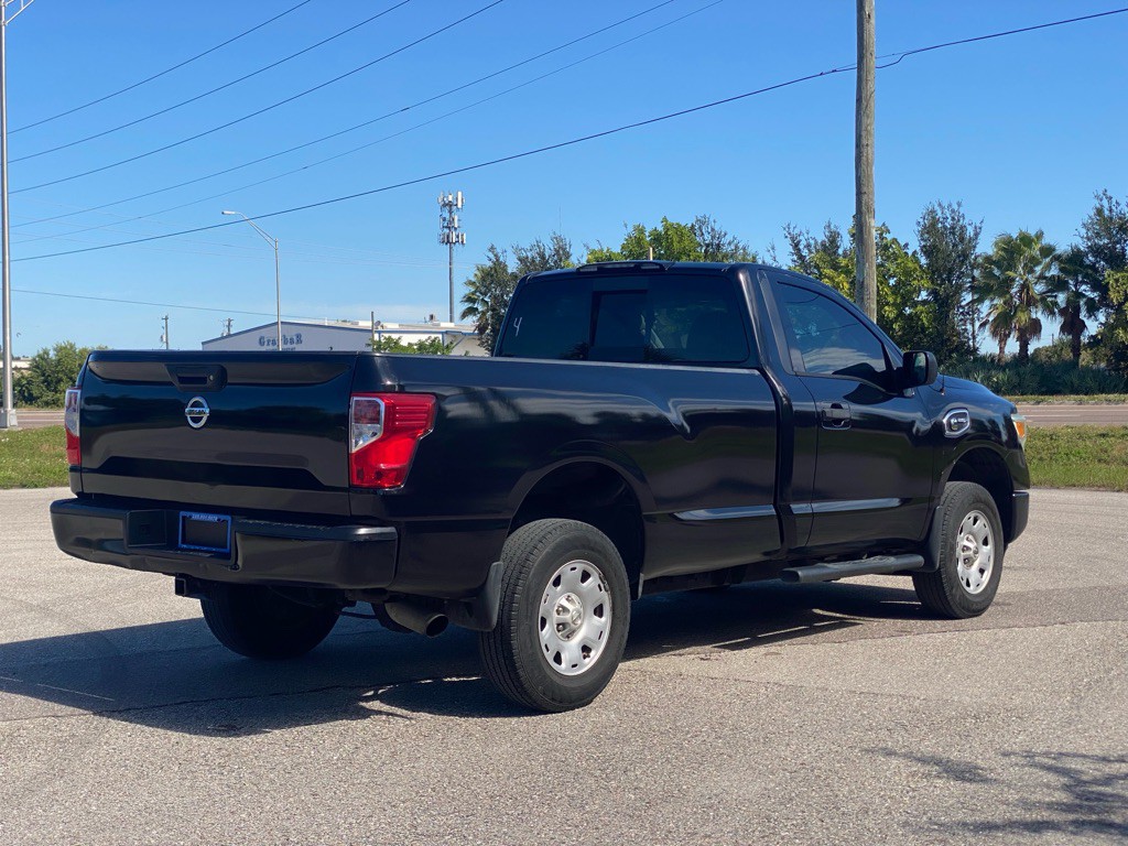 2017 Nissan Titan Image 7