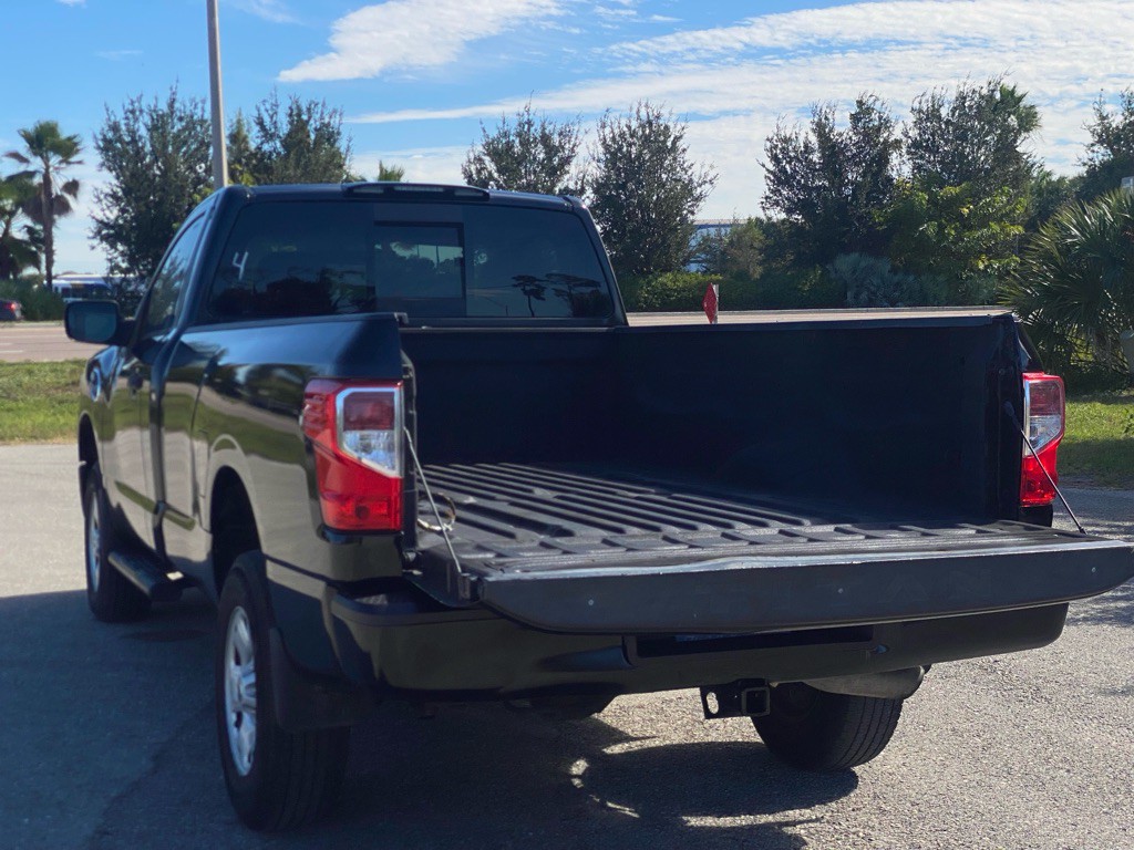 2017 Nissan Titan Image 8