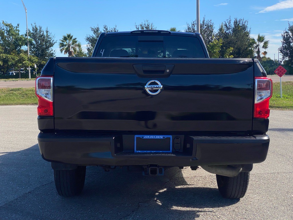 2017 Nissan Titan Image 9