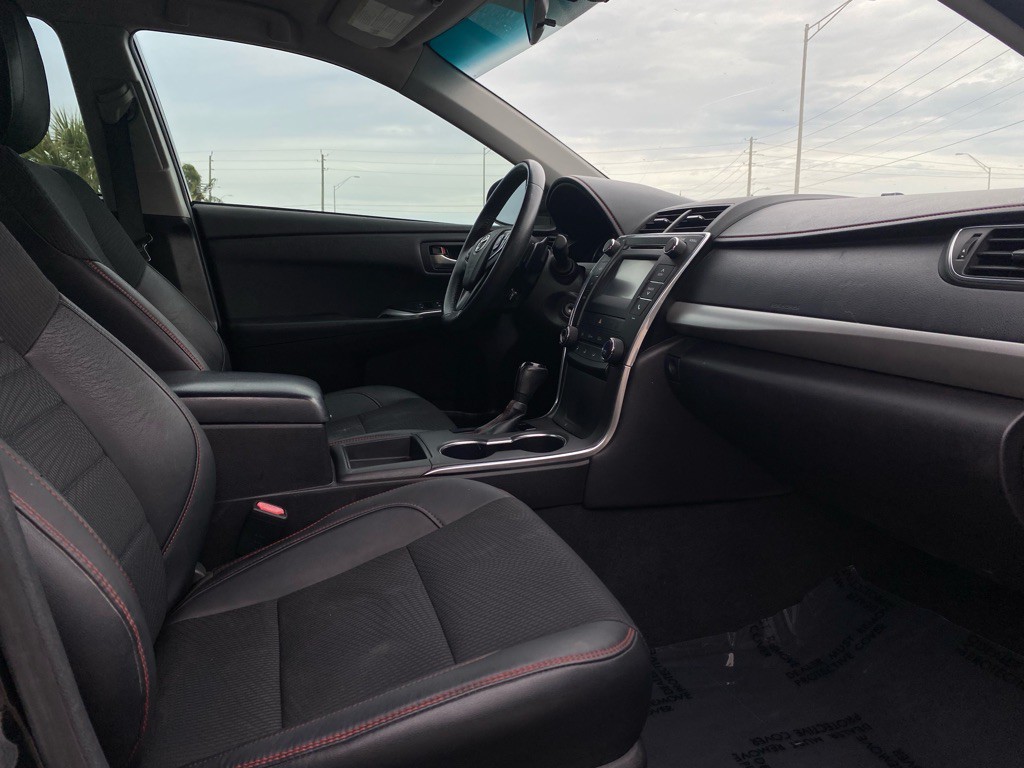 2017 Toyota Camry Image 3