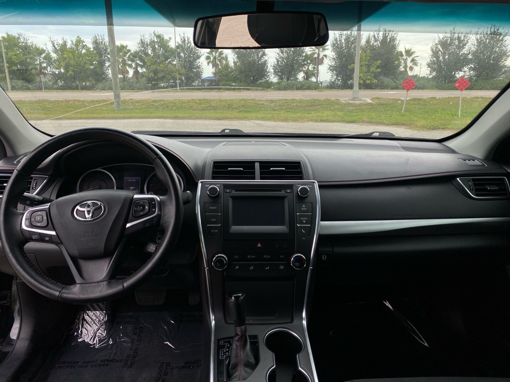 2017 Toyota Camry Image 4