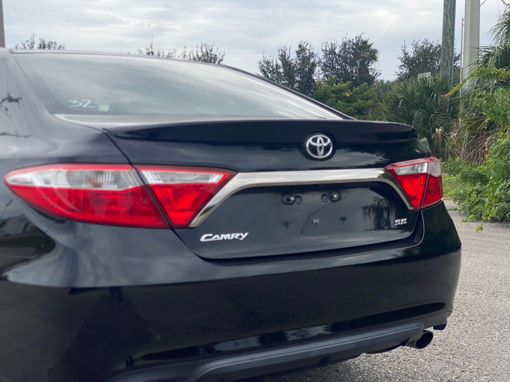 2017 Toyota Camry Image 6