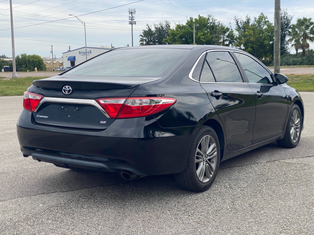 2017 Toyota Camry Image 8