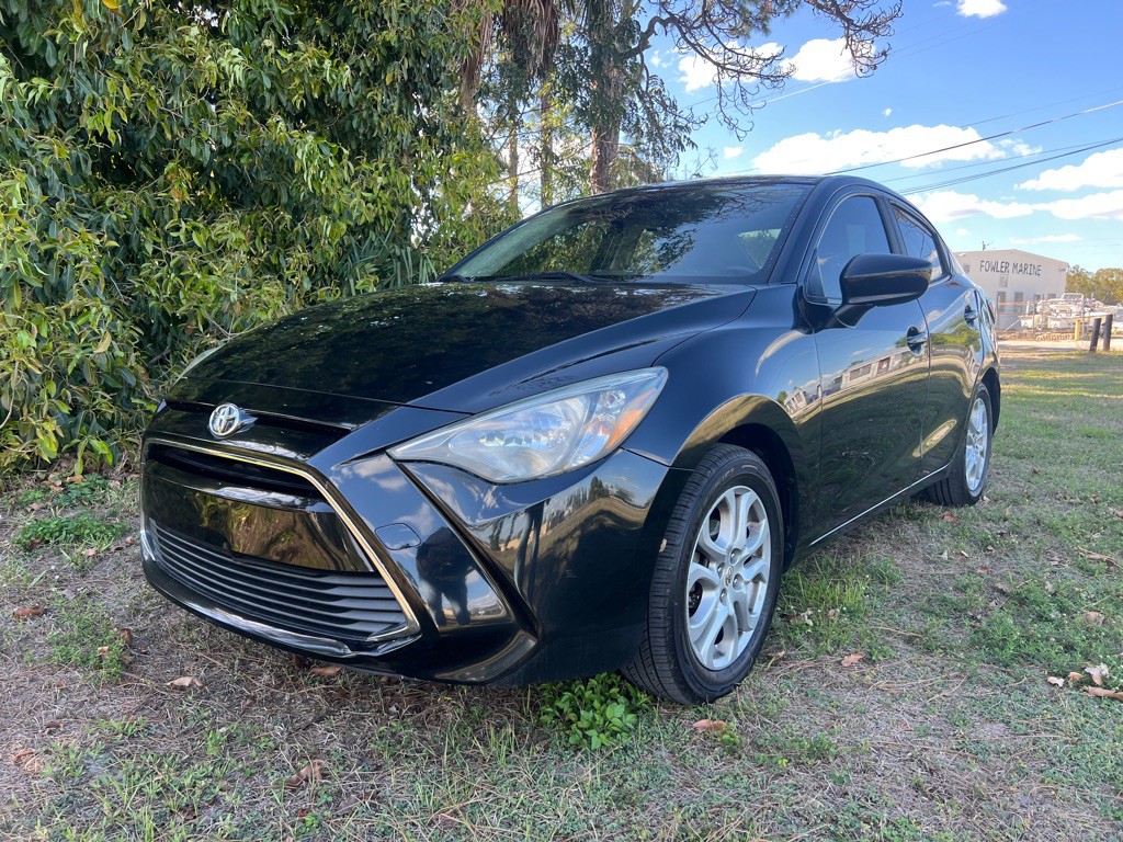 2017 Toyota Yaris Image 2