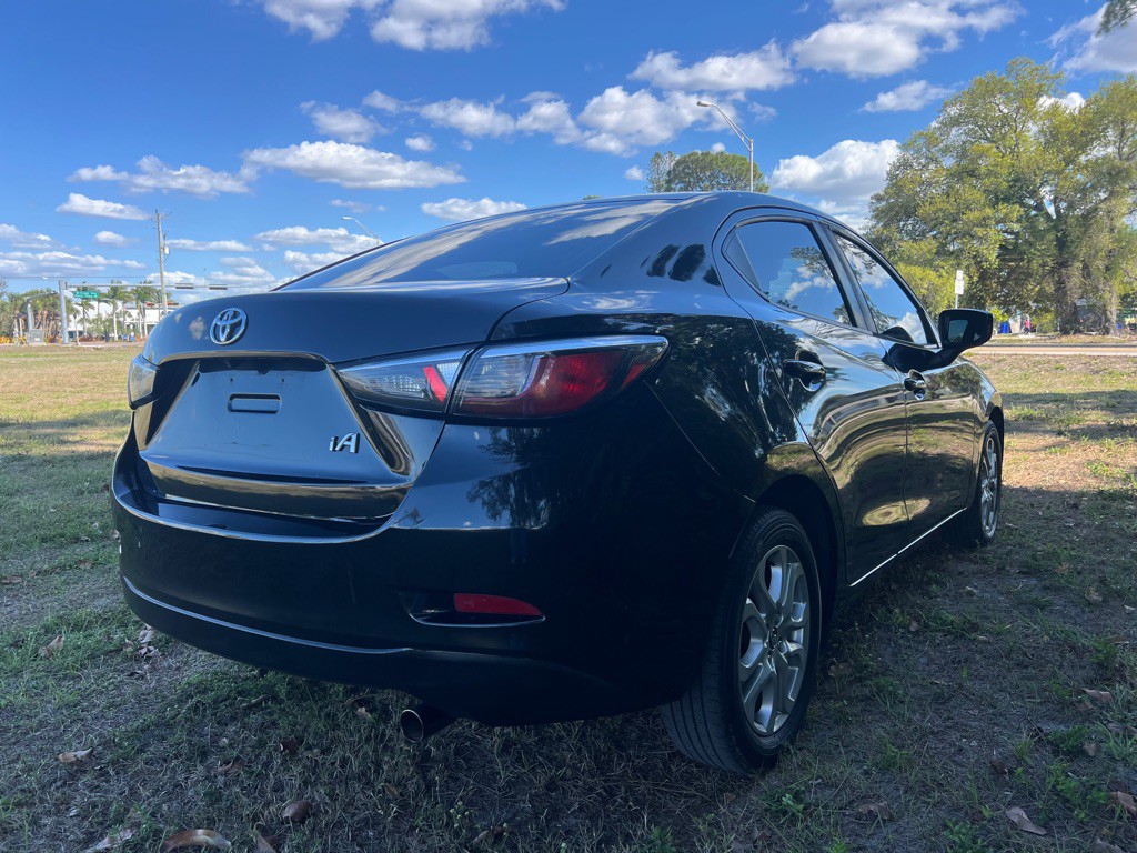 2017 Toyota Yaris Image 3