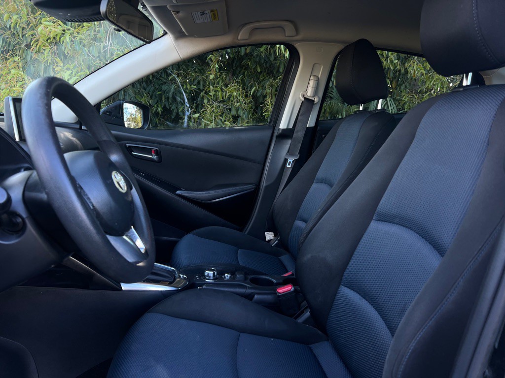 2017 Toyota Yaris Image 7