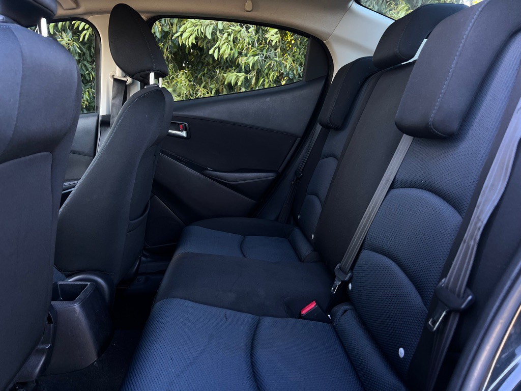 2017 Toyota Yaris Image 8