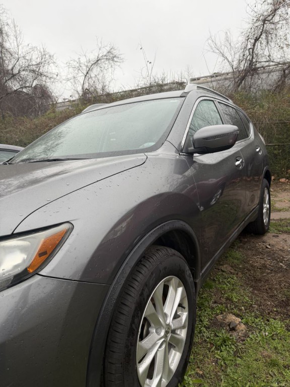 2016 Nissan Rogue Image 2