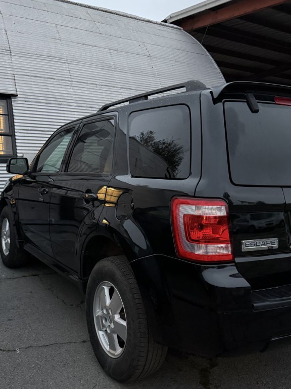 2011 Ford Escape Image 1