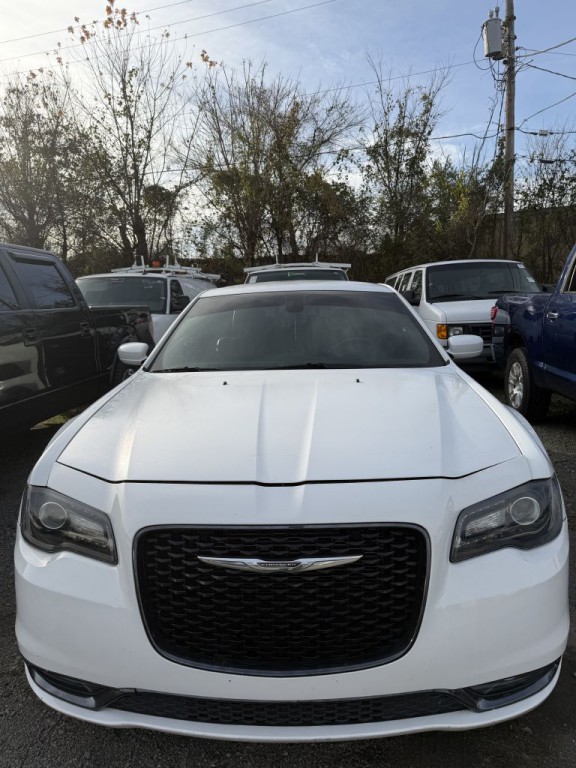 2019 Chrysler 300 Image 1