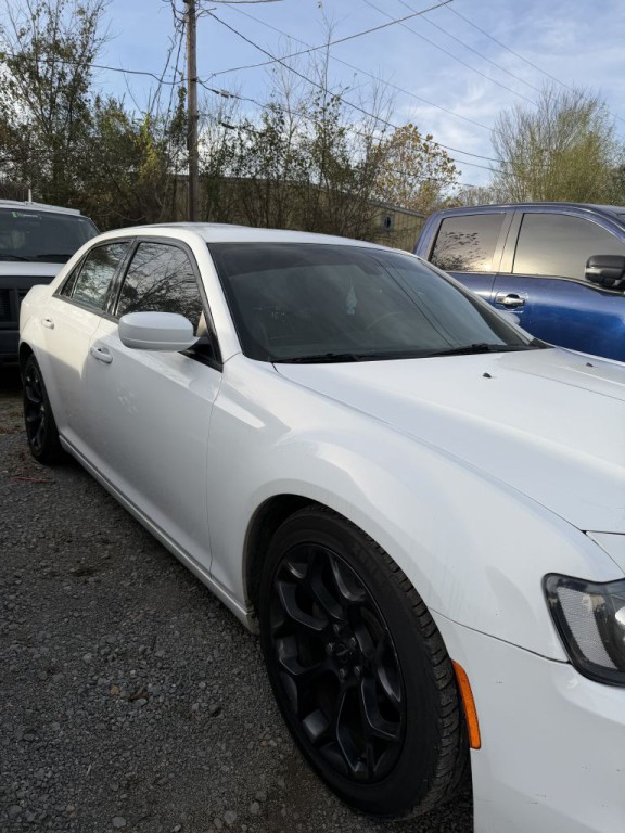 2019 Chrysler 300 Image 3