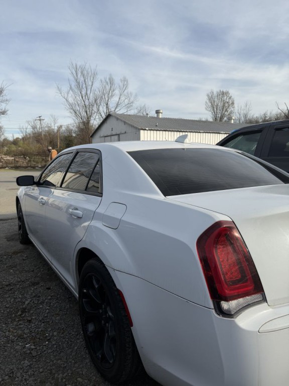 2019 Chrysler 300 Image 4