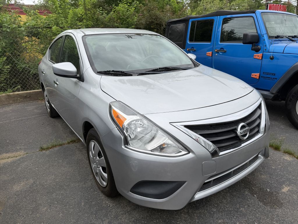 2019 Nissan Versa Image 2