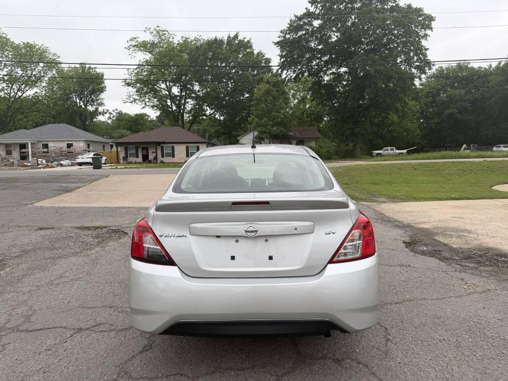 2019 Nissan Versa Image 4