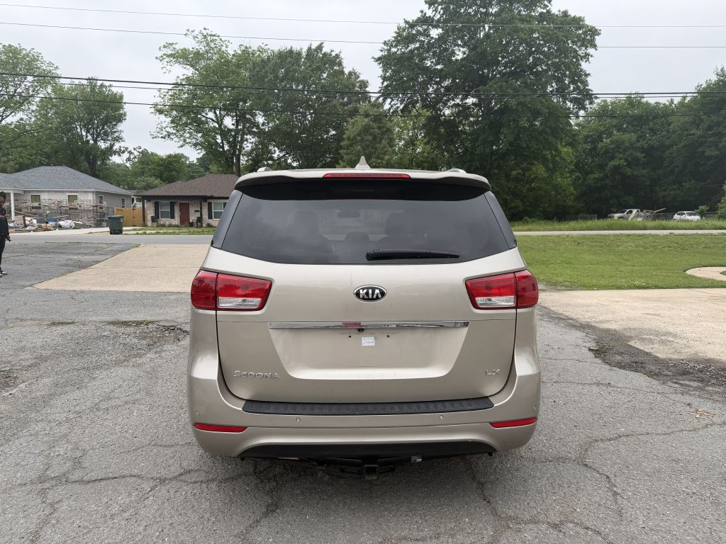2016 Kia Sedona Image 2