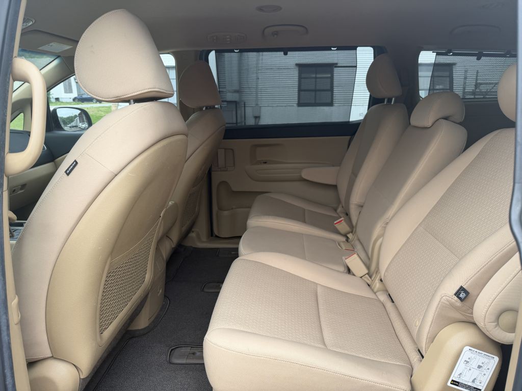 2016 Kia Sedona Image 3