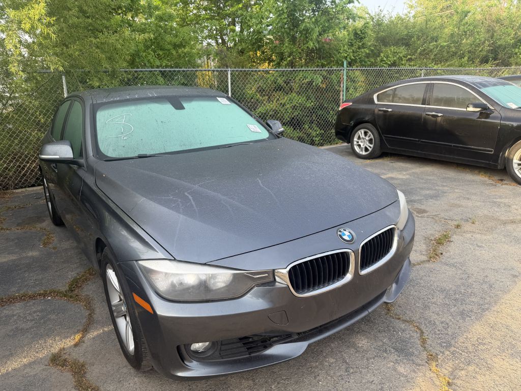2014 BMW 3 Series Image 2