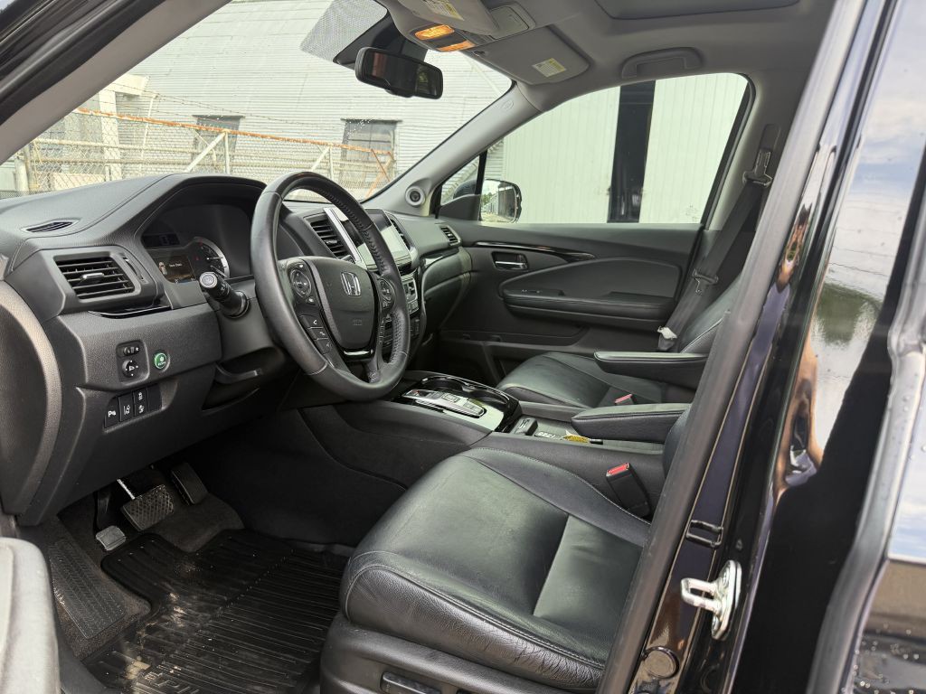 2017 Honda Pilot Image 2
