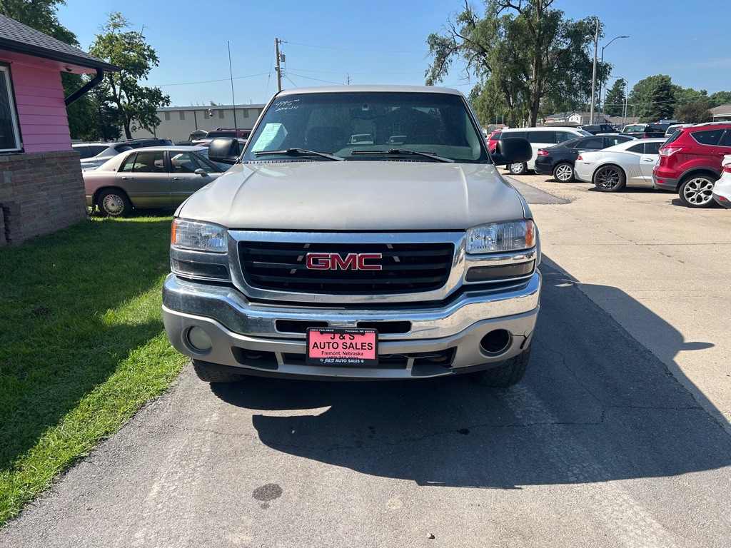 2005 GMC Sierra Image 2