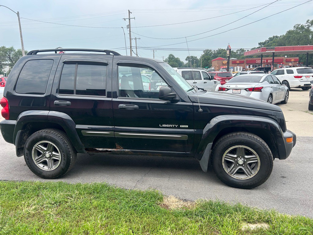 2004 Jeep Liberty Image 5