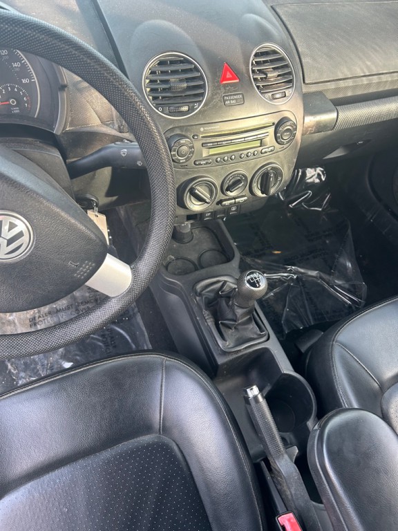 2008 Volkswagen Beetle Image 12