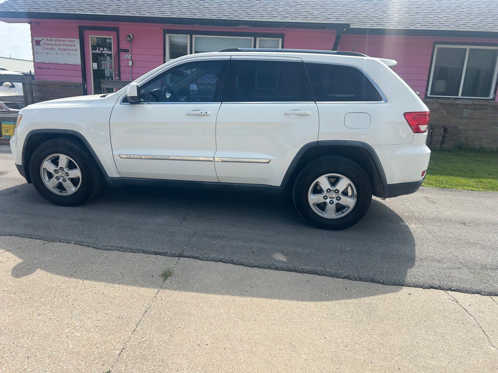 2011 Jeep Grand Cherokee Image 1