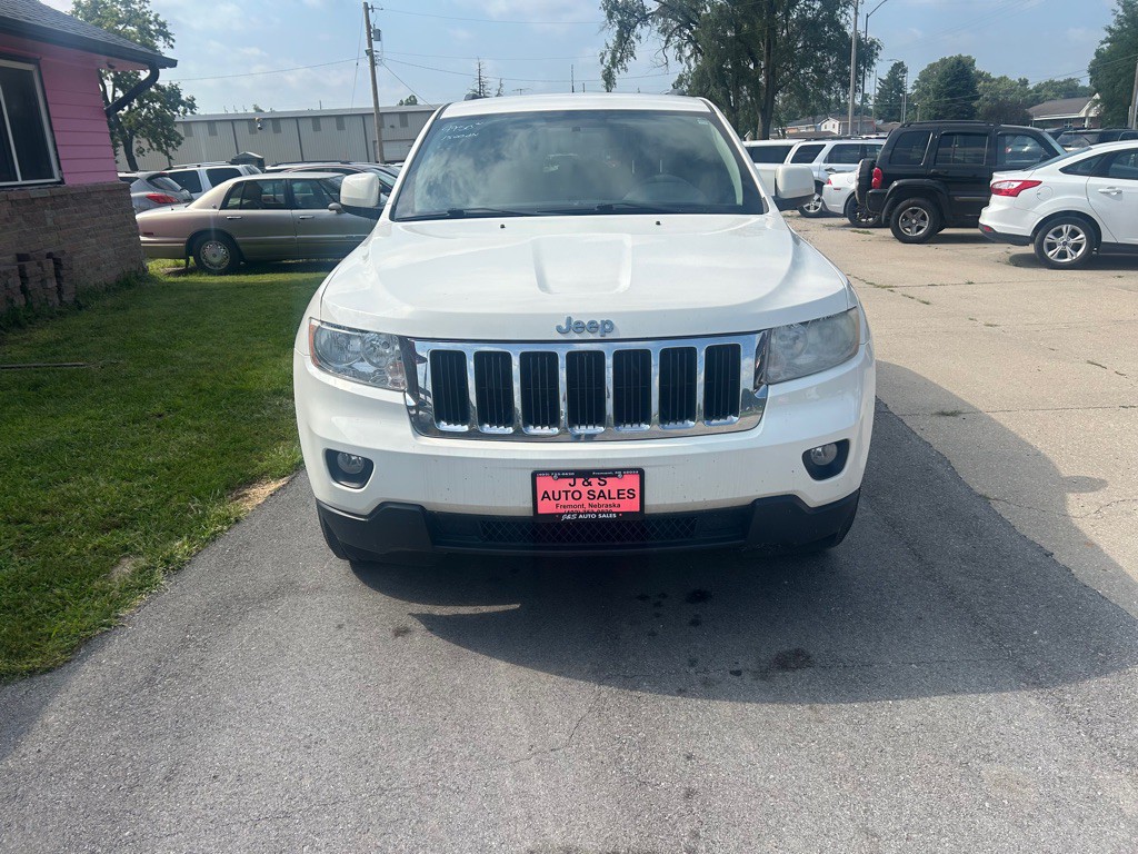 2011 Jeep Grand Cherokee Image 2
