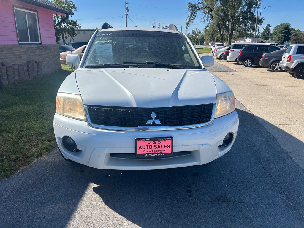 2011 Mitsubishi Endeavor Image 2