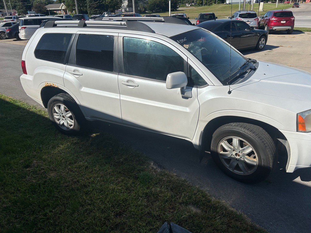 2011 Mitsubishi Endeavor Image 3
