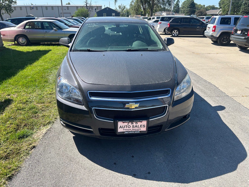 2012 Chevrolet Malibu Image 2