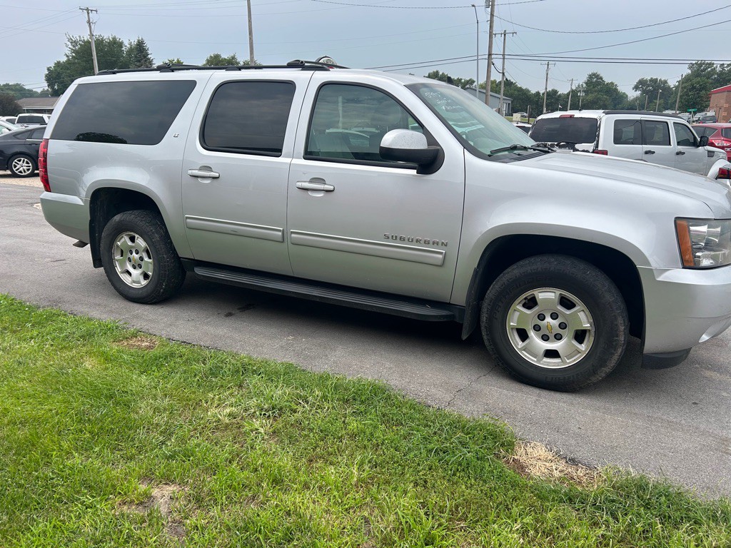 2014 Chevrolet Suburban Image 3