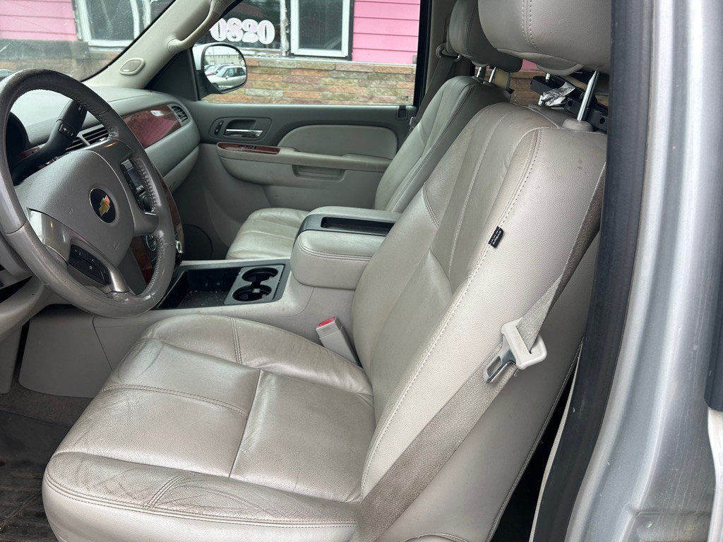 2014 Chevrolet Suburban Image 7