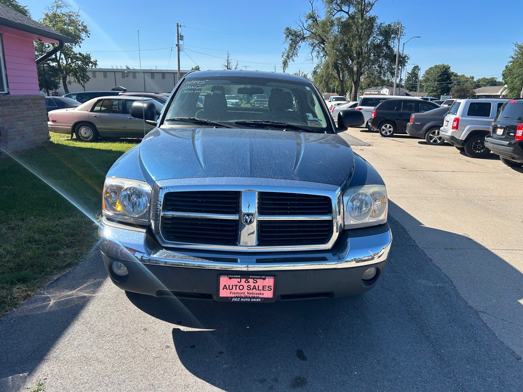 2005 Dodge Dakota Image 2