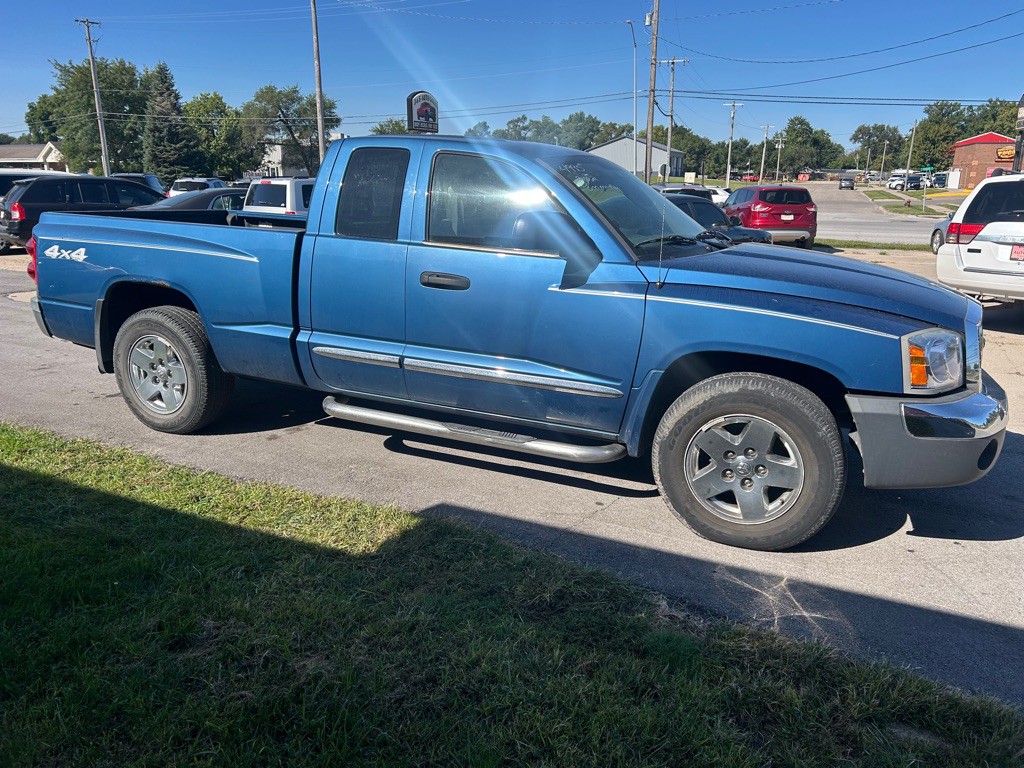2005 Dodge Dakota Image 3