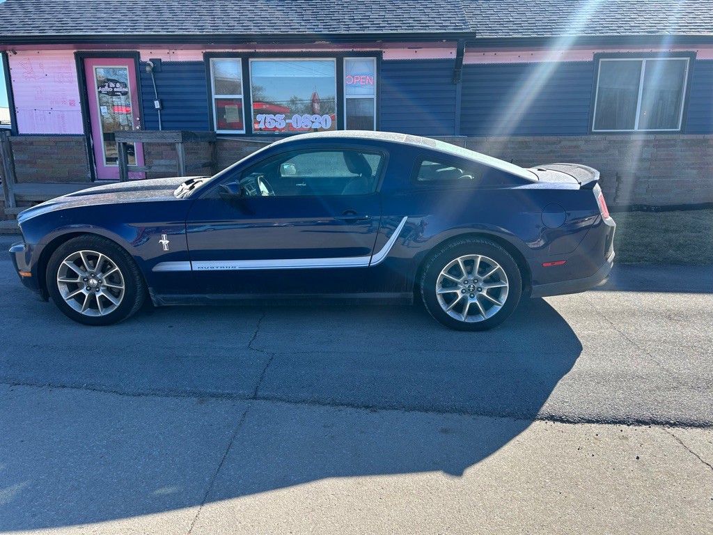 2011 Ford Mustang Image 1