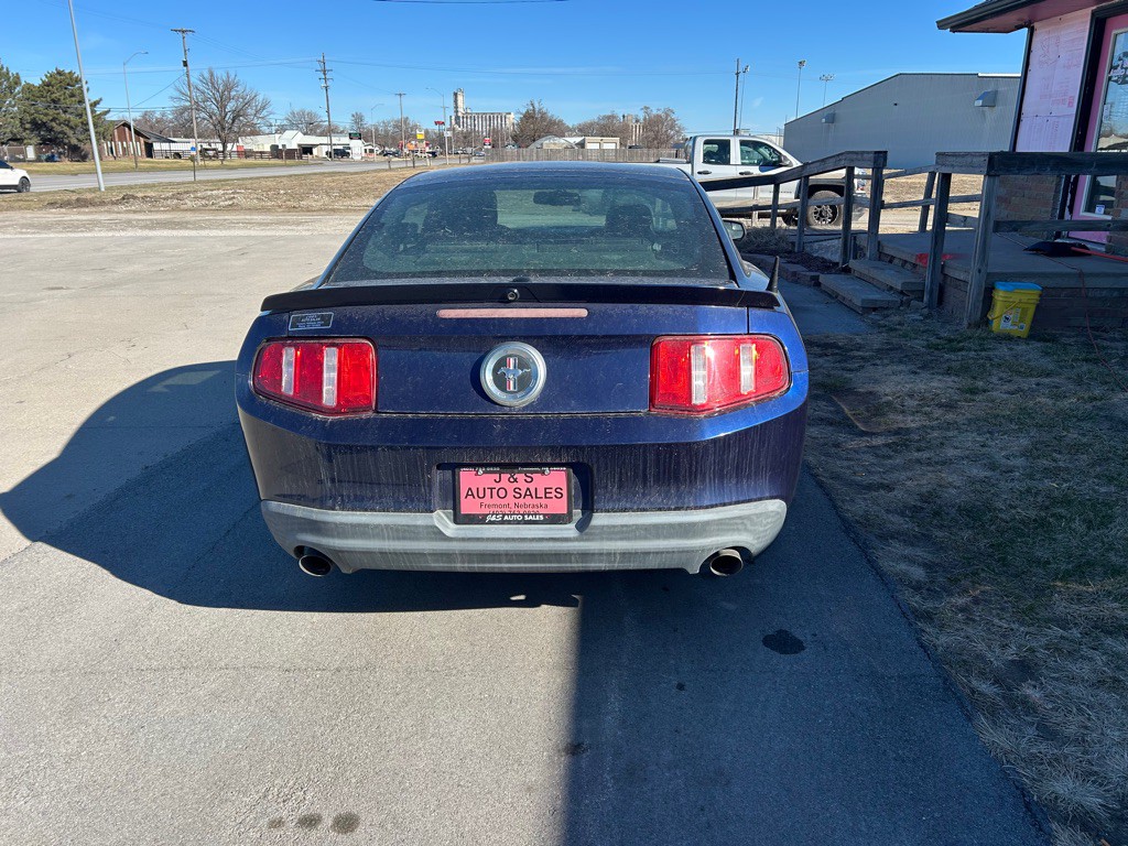 2011 Ford Mustang Image 4