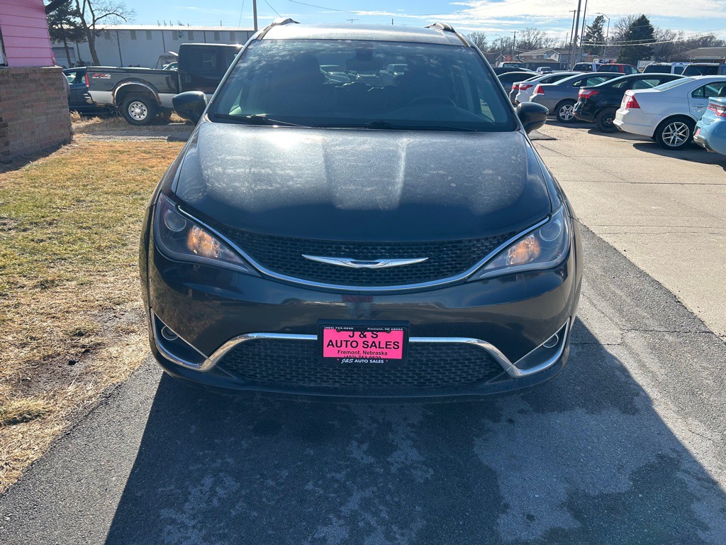 2017 Chrysler Pacifica Image 1