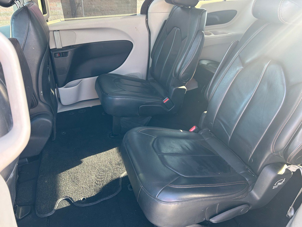 2017 Chrysler Pacifica Image 4