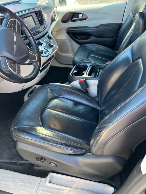 2017 Chrysler Pacifica Image 6