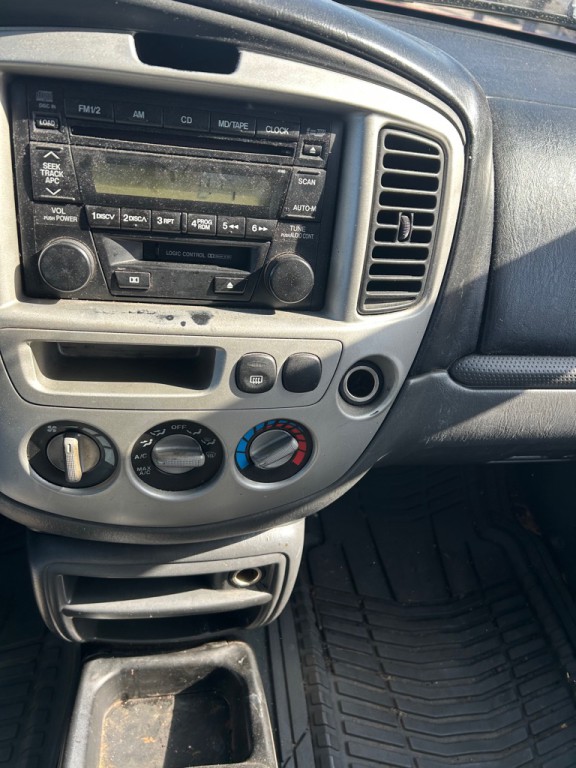 2003 Mazda Tribute Image 8