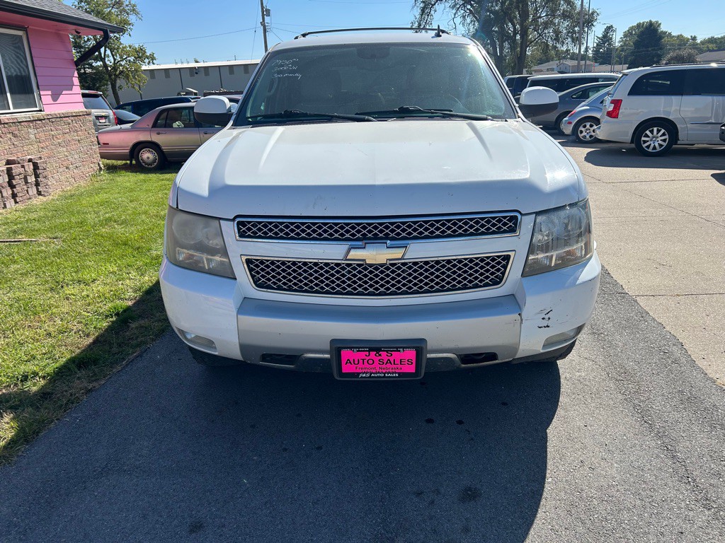 2011 Chevrolet Tahoe Image 2