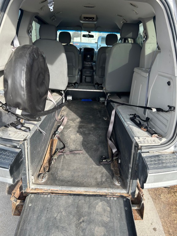 2008 Chrysler Town & Country Image 5