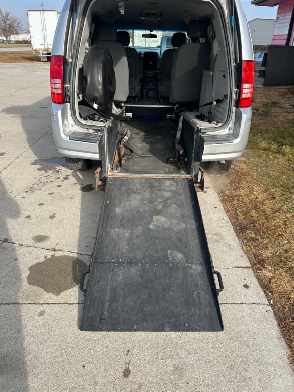 2008 Chrysler Town & Country Image 6