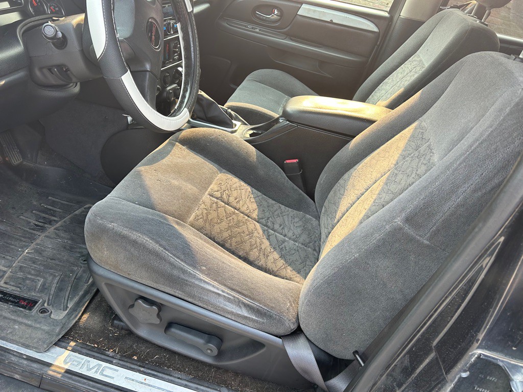 2005 GMC Envoy Image 8