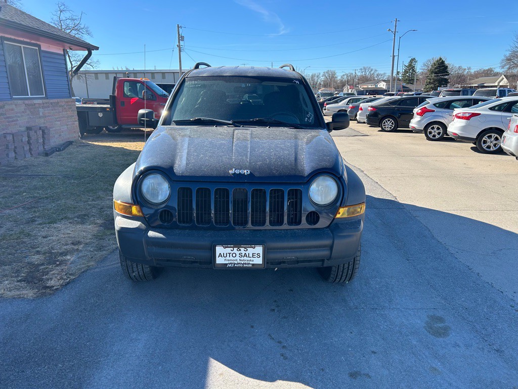 2007 Jeep Liberty Image 2