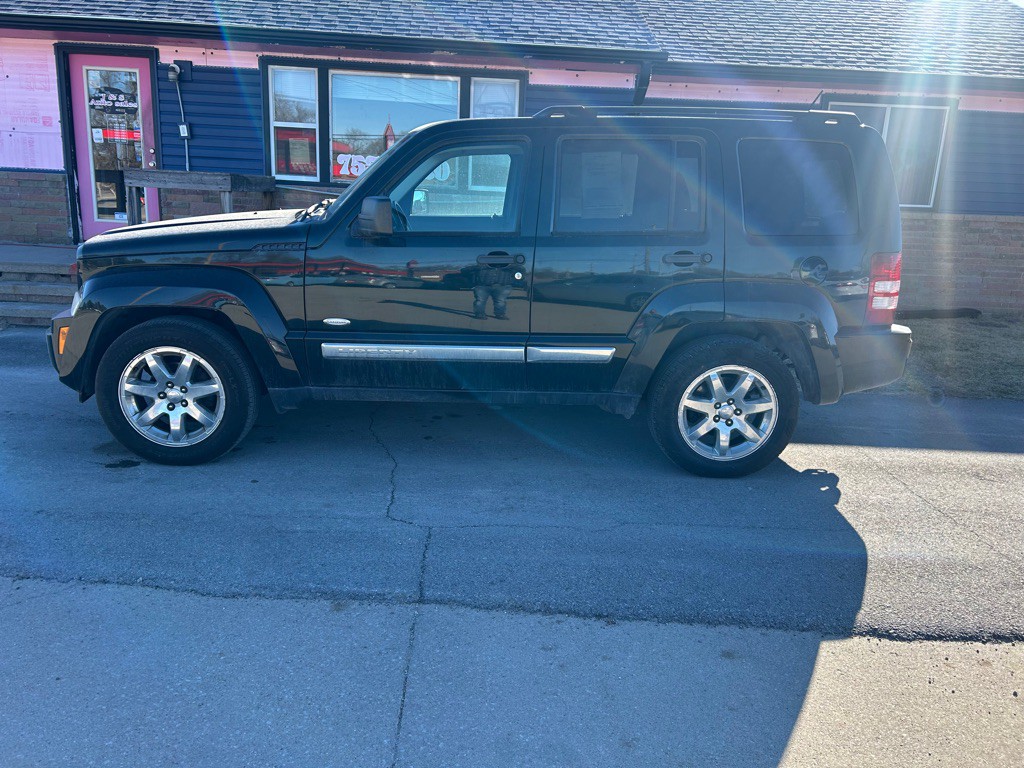 2012 Jeep Liberty Image 1