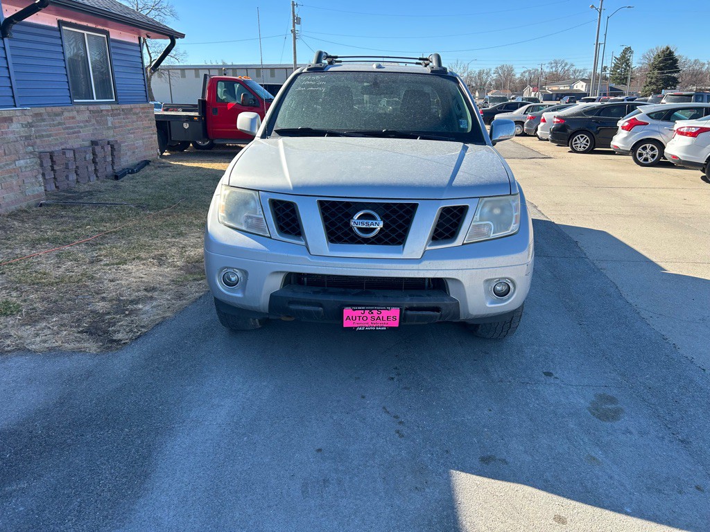 2012 Nissan Frontier Image 2