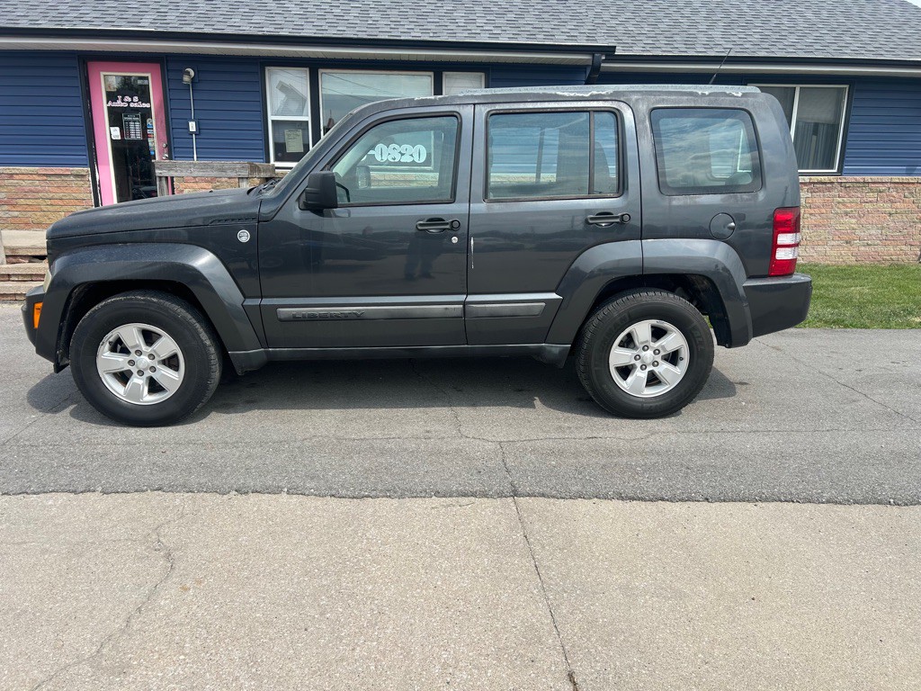 2011 Jeep Liberty Image 1
