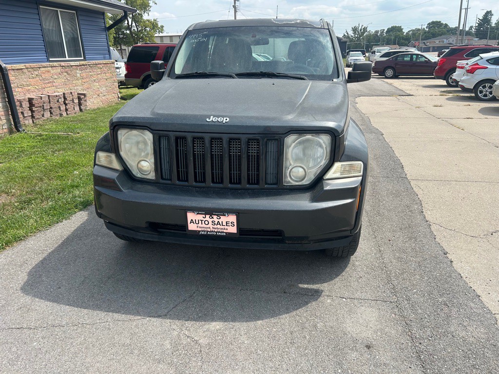 2011 Jeep Liberty Image 2